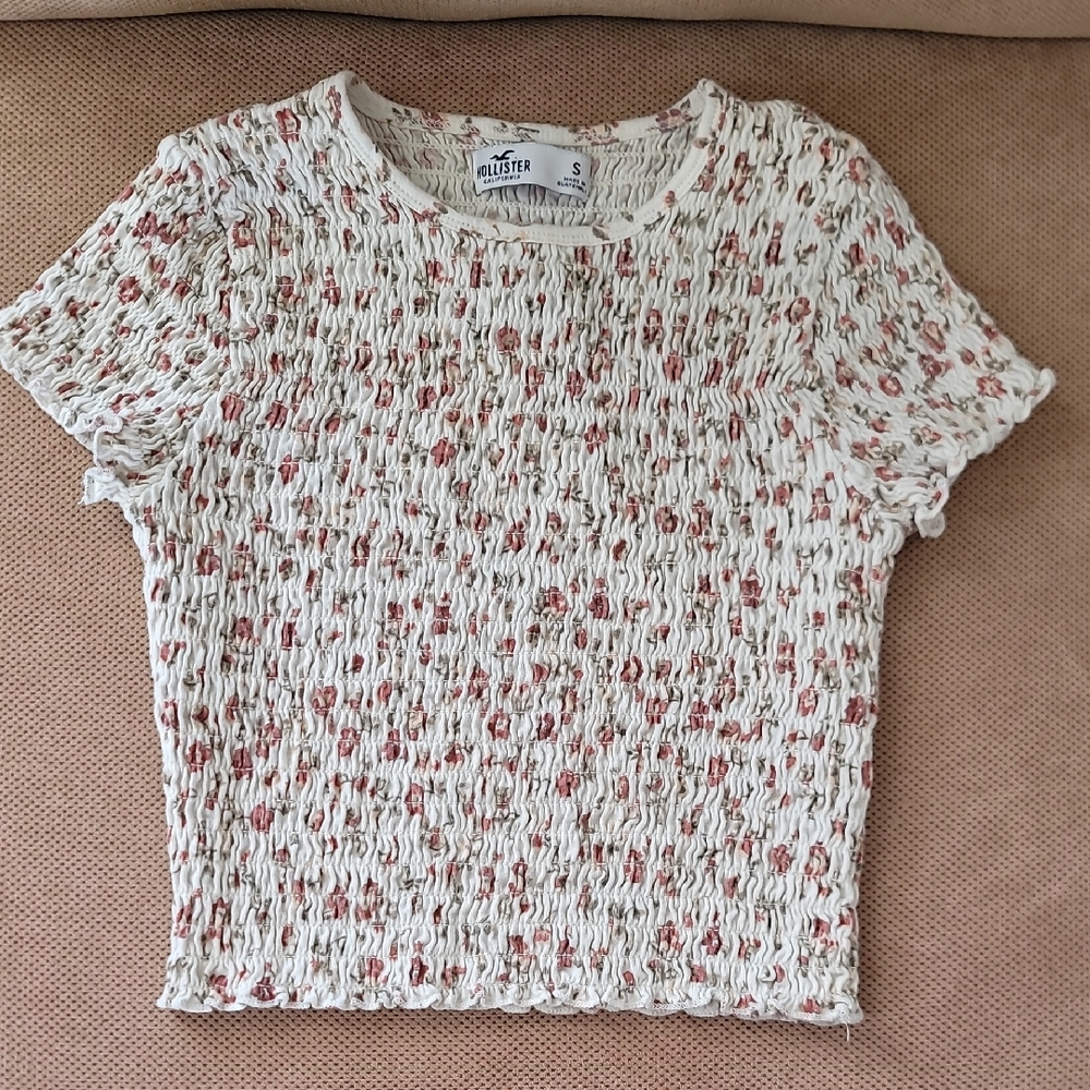 Hollister Cream and Red Knit Tee